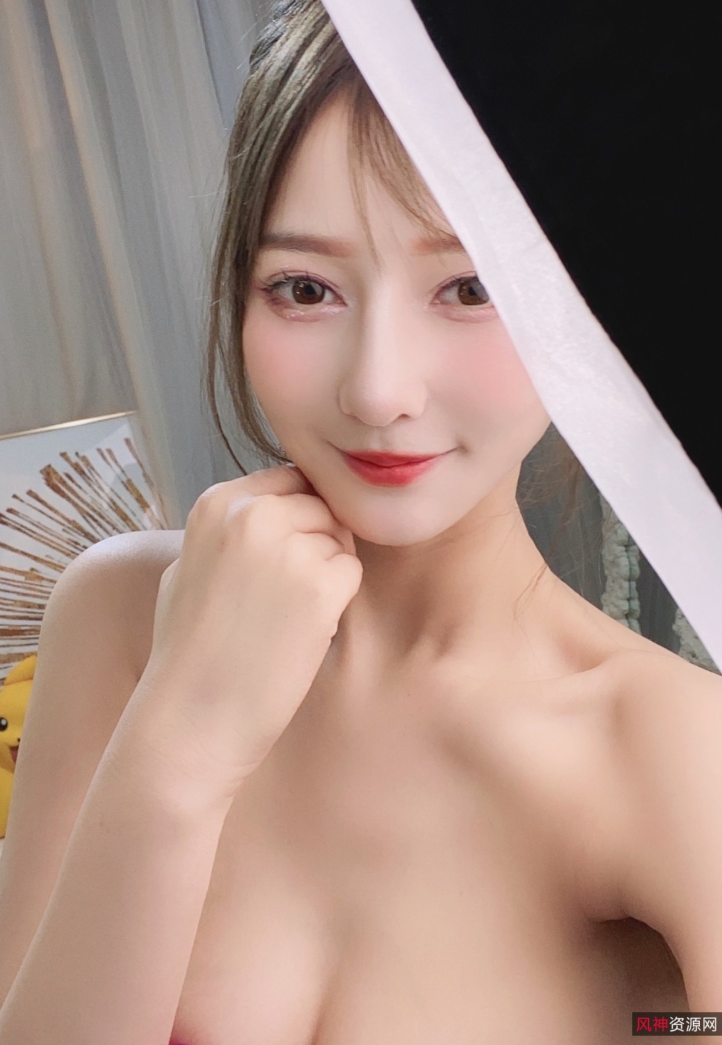 福利平台心甜小唯最新合集10V+1四人游991M，某房32RMB作品