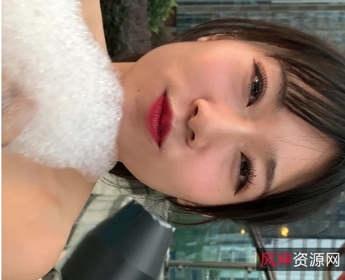 快手性感蜜桃红色比基尼最新合集1V1G，盛夏沙滩自拍