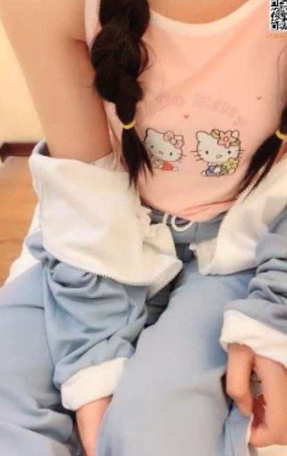 推特小花初次粉嫩视频学生妹1v554M真粉福利