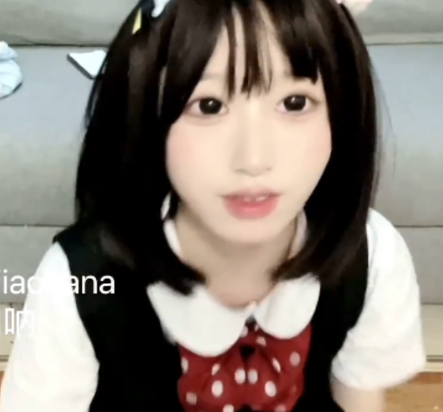 推特小鱼罐头@香蕉不呐呐露脸合集X直播14G87V+458P风情万种撩人