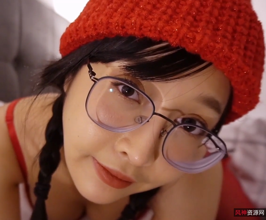 百度盘/ED2K眼镜妹deerlong原档合集219V52.7G圆镜微肉俯身展示领口挤压弧度+夏季细汗晶莹特写