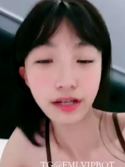 百度盘呜崽酱高颜值反差视频合集3部2.8G，19岁在校学妹