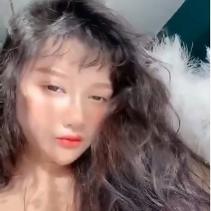 INS小尤奈流鼻血福利合集112部12.4G双马尾暴击