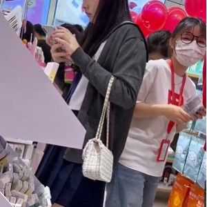 街拍KFC合集嫩得14V青春靓妹抄底1.08G