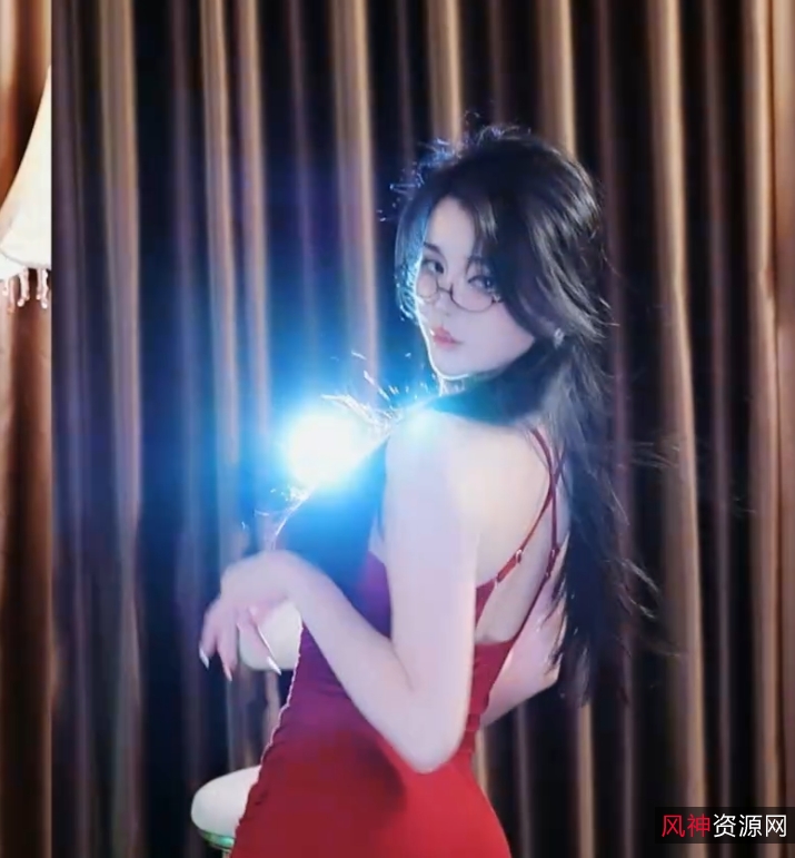 温凉cc热舞私拍100部16G超值典藏