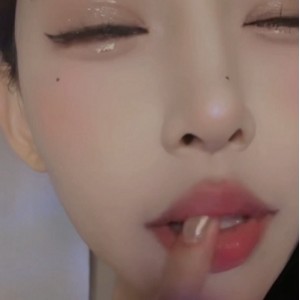 推特夏夏绝密私拍多部0.7G优质珍藏